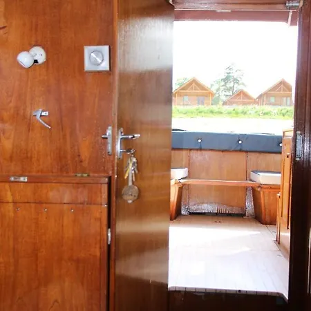 Botel Lod Na Slapech